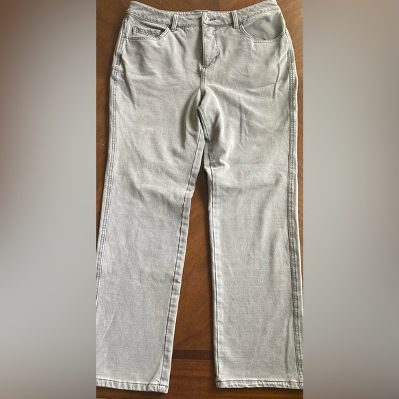 Ladies Size 8 Short Dream Jeanne’s by Quacker Factory Gray Denim W/Rhinestones - Picture 2 of 16